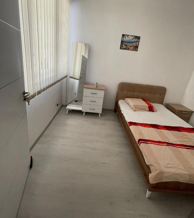 Got Prishtina Hostel Pristina Buitenkant foto