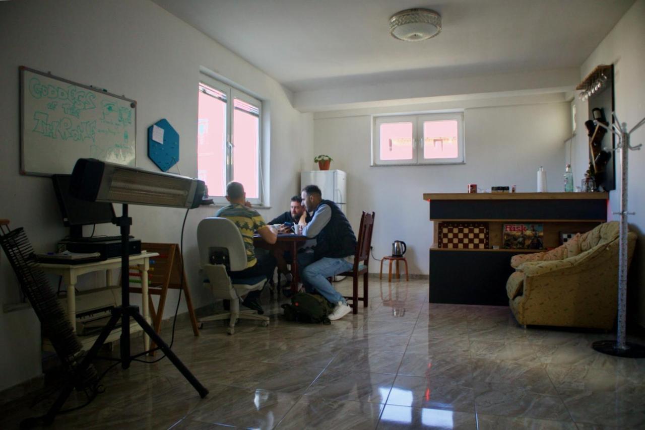 Got Prishtina Hostel Pristina Buitenkant foto